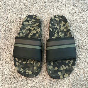 Quicksilver Men’s brand new camo slides
